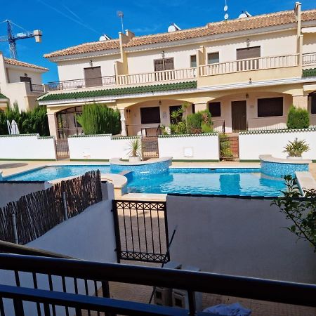 فيلا Agradable Adosado Con Piscina سيوداد كيسادا المظهر الخارجي الصورة