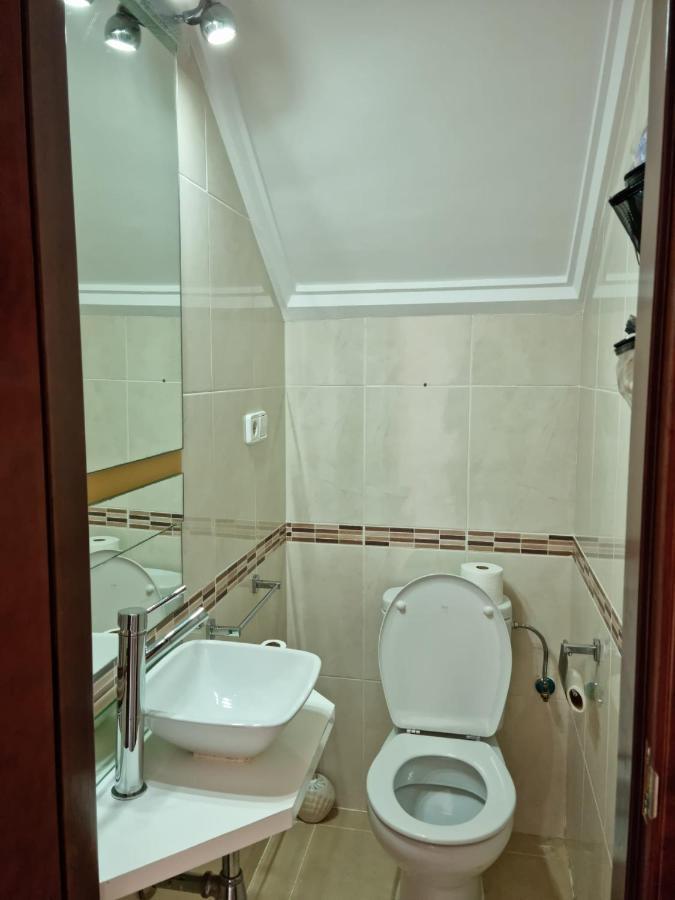 فيلا Agradable Adosado Con Piscina سيوداد كيسادا المظهر الخارجي الصورة